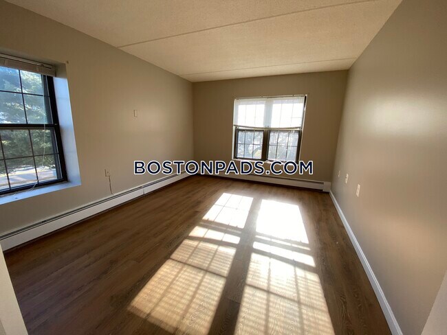 Building Photo - 757 Highland Ave