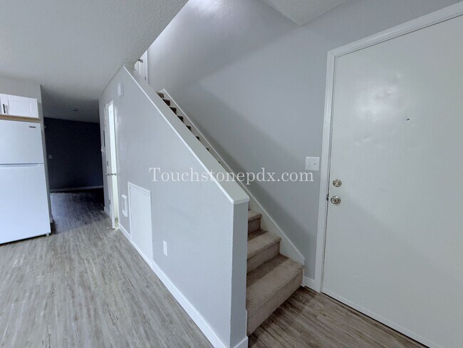 Building Photo - Modern 2-bedroom Apartment in Skylark Apartments