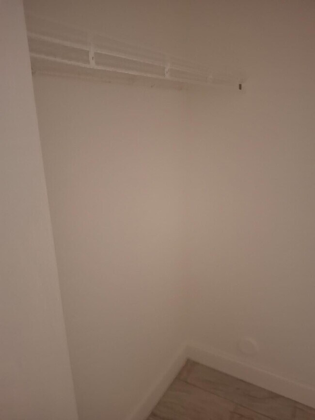 Building Photo - 9833 Westview Dr