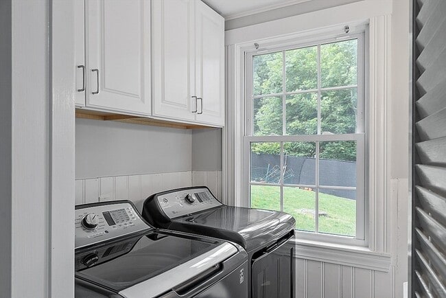 Building Photo - 193 St Mary St