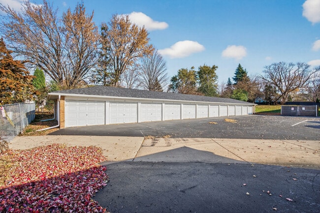 Building Photo - Rosco Apts-2720