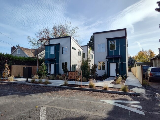 Primary Photo - 4260 NE Going St