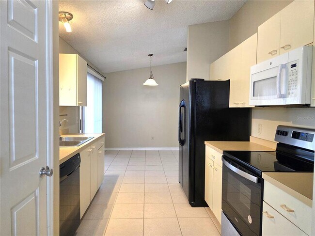 Building Photo - 739 Heathrow Ave