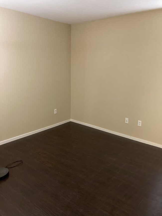 Building Photo - Gated community just minutes south of the strip, 2br/2bath, 2nd floor condo.