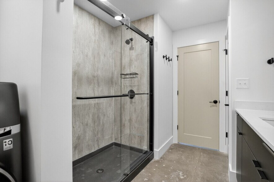 Building Photo - 116 W 3rd St