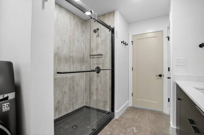 Building Photo - 116 W 3rd St