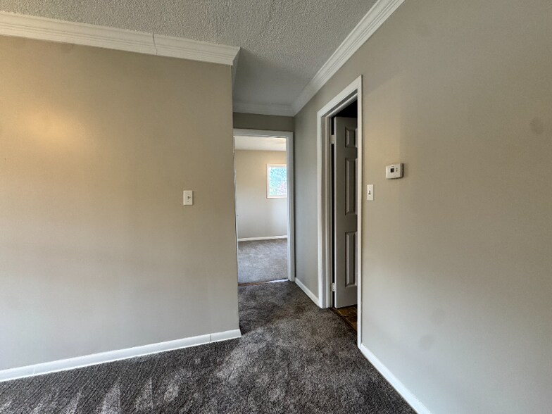 Building Photo - 154 W Good Ave