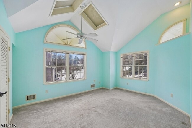 Building Photo - 10 Great Hills Terrace