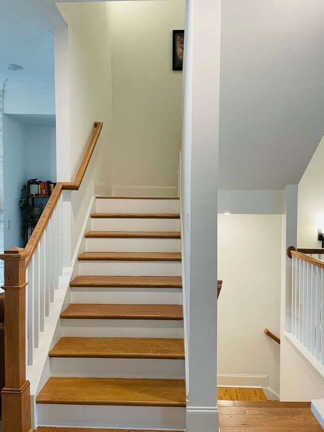 Building Photo - Spacious 4BR House in Milton
