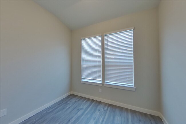 Building Photo - 9835 Willow Creek Commerce Dr