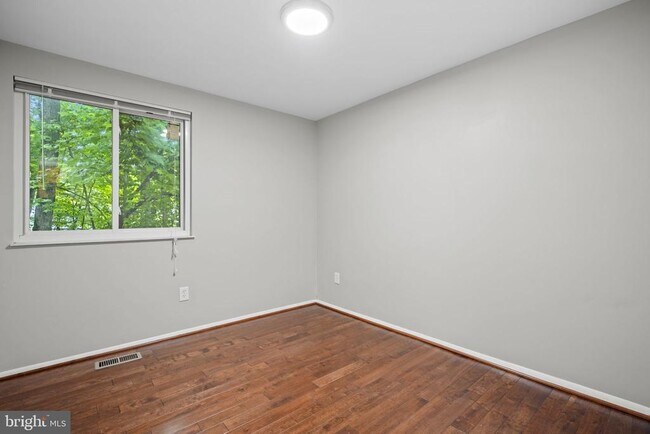 Building Photo - 5863 Jackson Oak Ct
