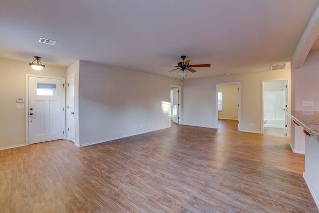 Building Photo - 3/2 Open And Bright Craftsman!