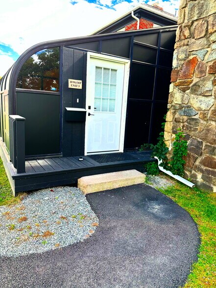 Private entry Unit 3 - 10 Wampanoag Trl