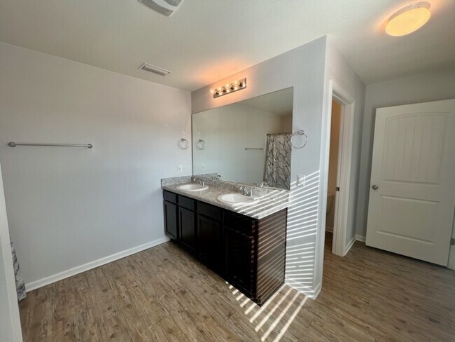 Building Photo - 4703 Windsor Park Ln