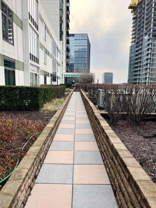 Building Photo - 650 W Wayman St