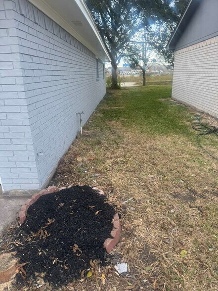 Building Photo - 3120 Royal St