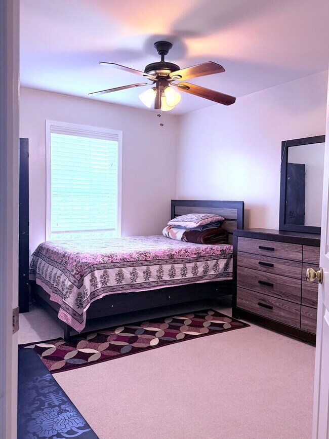 Building Photo - 3 Bedroom Townhome in Mechanicsburg