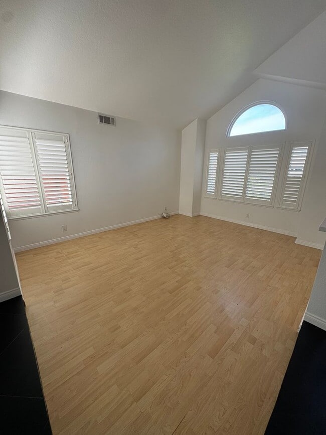 Building Photo - Comfort and Community in Thousand Oaks