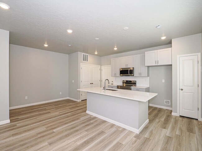 Building Photo - Saratoga Springs Twin Home