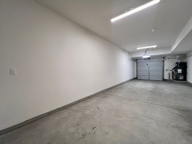 Building Photo - Brand New Built 3 Story 2 Bed 2.5 Bath Condo in Eastvale!