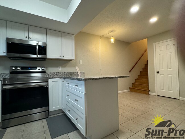 Building Photo - 116 Moonstone Ct