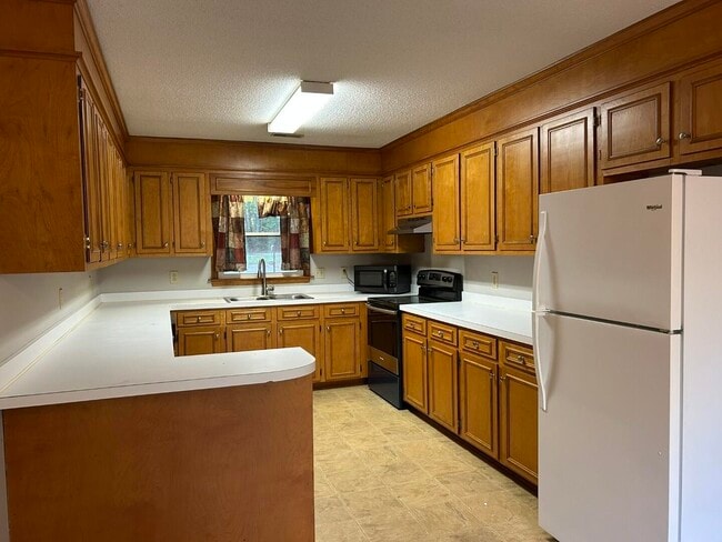 Building Photo - 20 Amos Ct