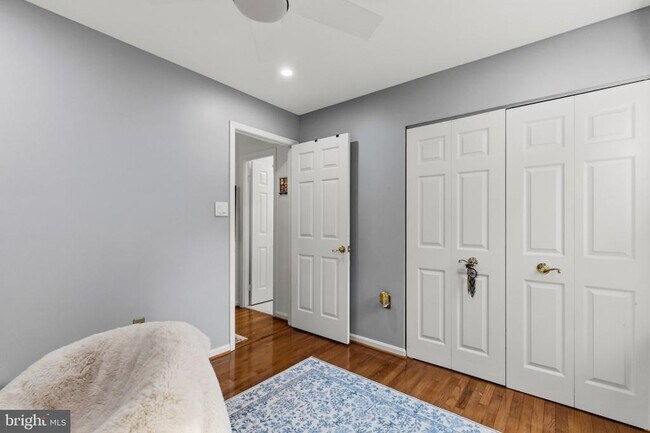 Building Photo - 8715 Shadowlake Way