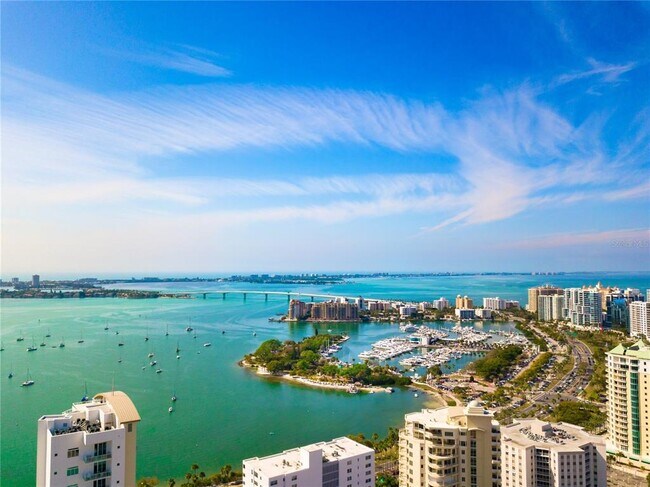 Building Photo - 7193 W Country Club Dr N