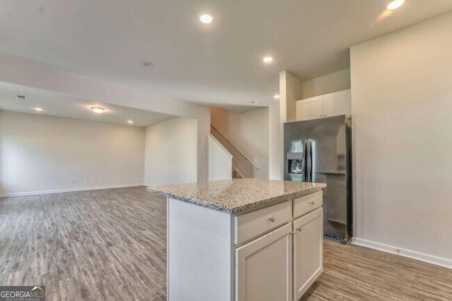 Building Photo - 16 Longbrooke Dr SE