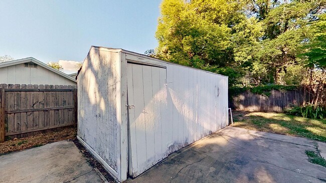 Building Photo - Murray Hill 3 bedroom