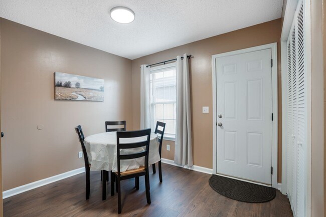 Building Photo - Hope’s Place | Cozy 2BR Condo Near Fort Campbell