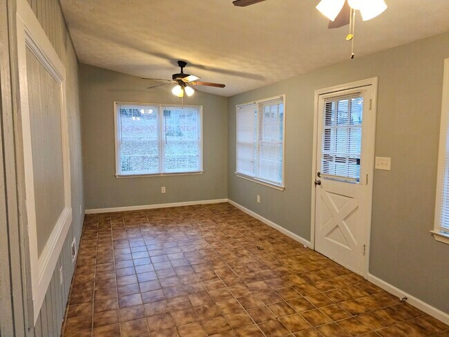 Building Photo - 270 Huckleberry Ln