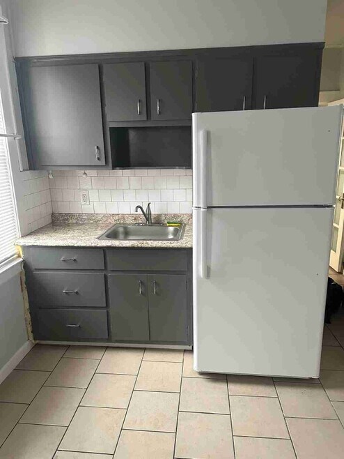 Building Photo - 204 W 16th St