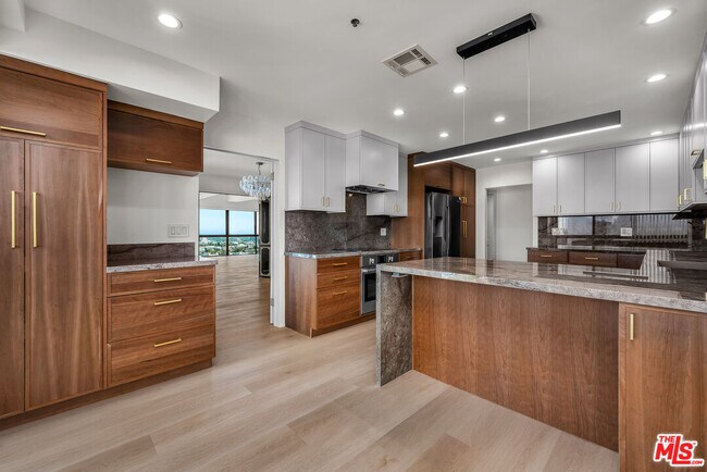 Building Photo - 10790 Wilshire Blvd