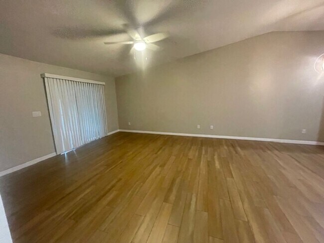 Building Photo - Duplex for rent