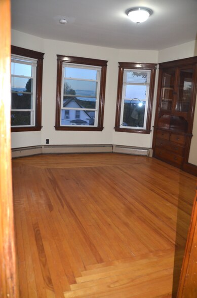 Building Photo - 193 Grove St