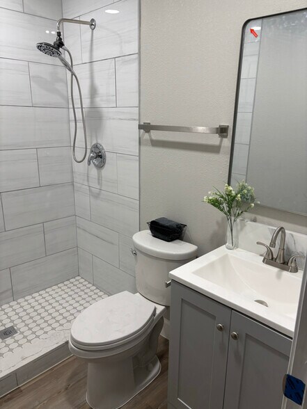 Building Photo - 141 Echols St