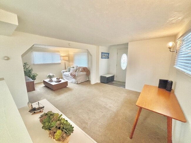 Building Photo - Furnished 2bd | Free internet 1 year!