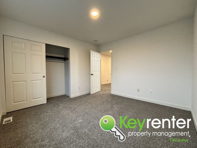 Building Photo - Beautiful 4 Bedroom 2.5 Bathroom Tacoma Home for Rent in Quiet Cul-De-Sac Community