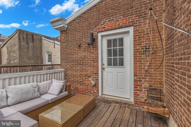 Building Photo - 2313 Frankford Ave