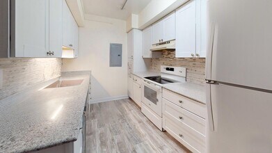 Building Photo - 41 Park 108 Park