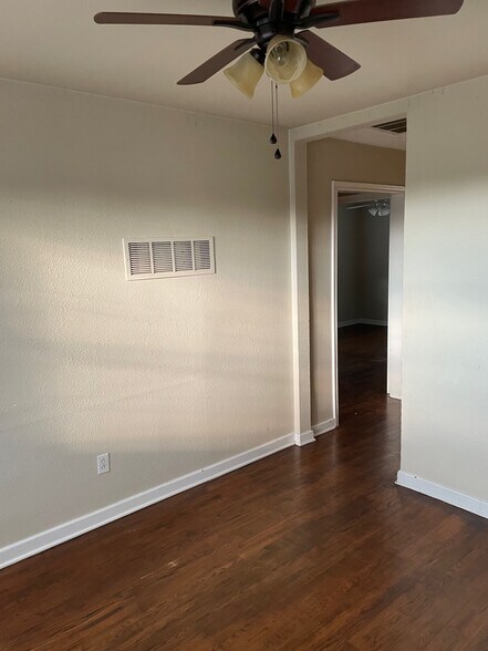 Building Photo - 409 Helios Ave