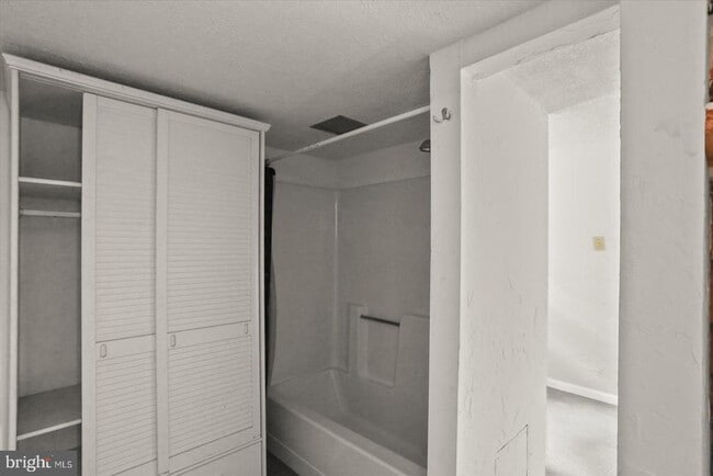 Building Photo - 555 McGlaughlin Rd