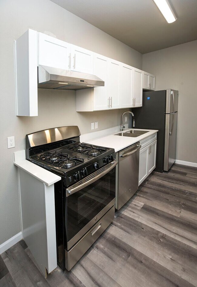 Building Photo - 3/2 - Walking distance to campus