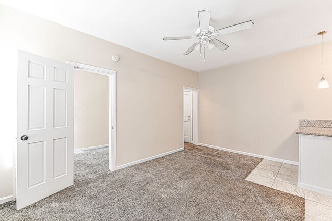 Interior Photo - 1324 Peterson Avenue