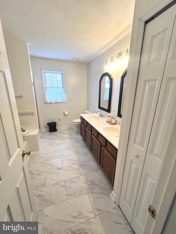 Building Photo - 2405 Gifhorn Ct