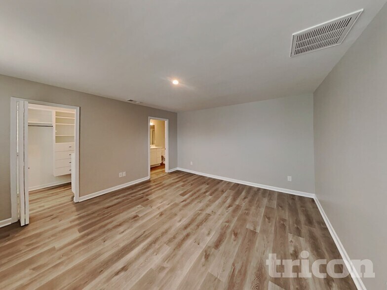 Building Photo - 2412 Solomon Ln