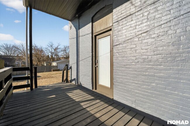 Building Photo - 2 Bedroom Townhome in Saint Louis