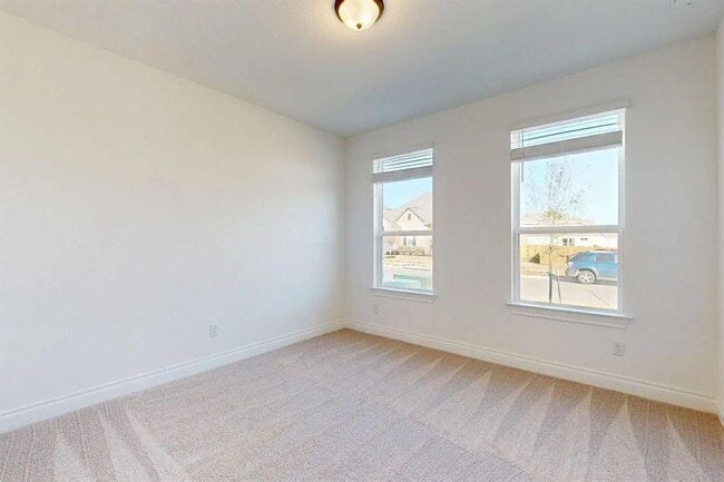Building Photo - 1208 White Daisy Ln