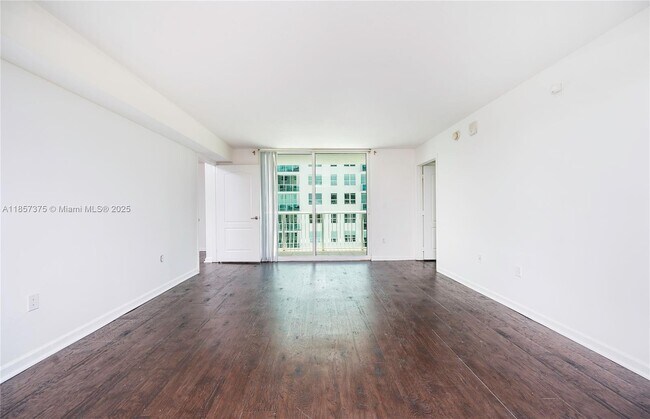 Building Photo - 1200 Brickell Bay Dr